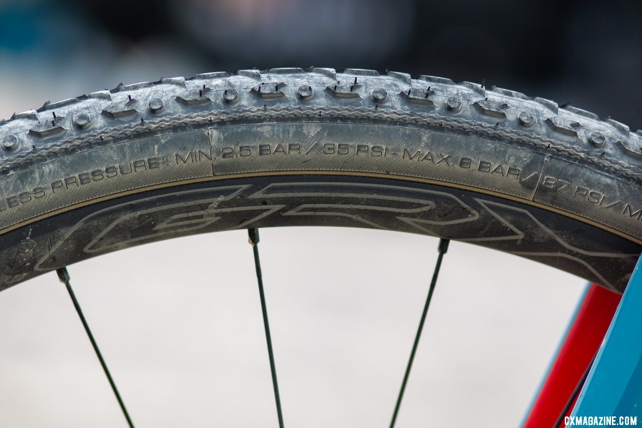 Shimano's gravel-oriented GRX includes a lightweight GRX wheelset that packs a lot of value into its $419 price tag. © A. Yee / Cyclocross Magazine