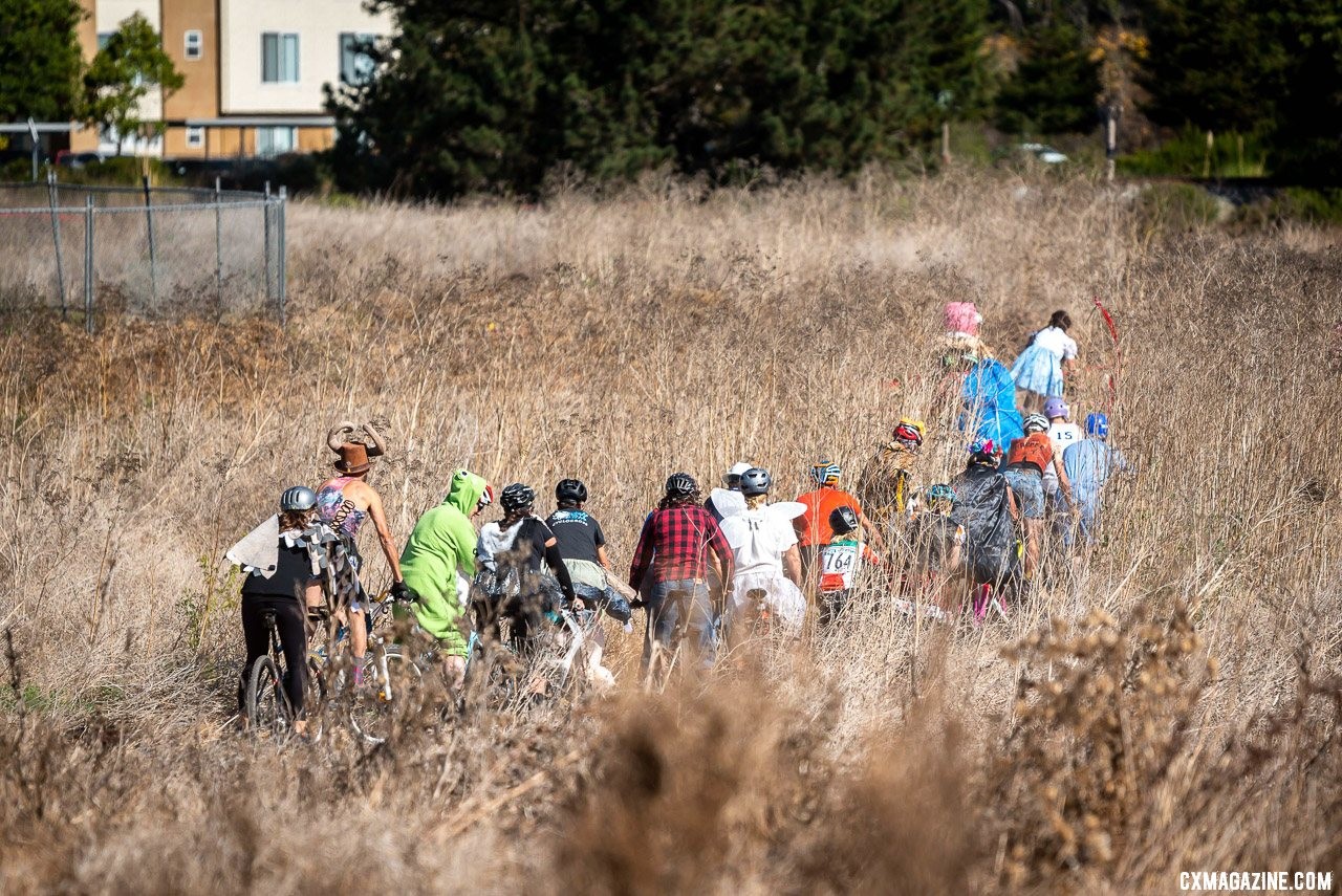 The costume race heads out through the dry weeds. 2019 Surf City CX. © Jeff Vander Stucken