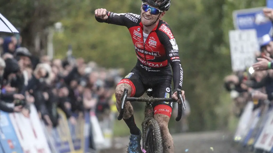 Eli Iserbyt continued to roll on the Koppenberg. 2019 DVV Trofee Koppenbergcross. © B. Hazen / Cyclocross Magazine