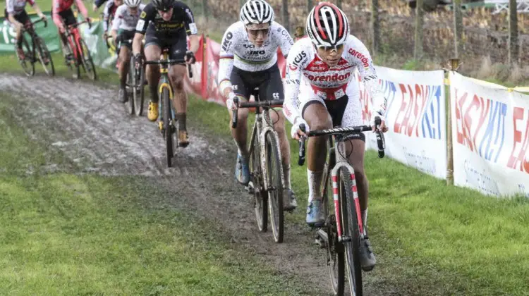 Ceylin Alvarado leads early in the Elite Women's race. 2019 Superprestige Ruddervoorde. © B. Hazen / Cyclocross Magazine