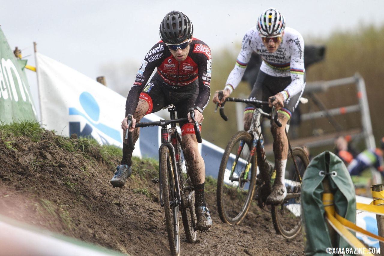 Eli Iserbyt was aggressive early on, setting the pace at the front. 2019 Superprestige Ruddervoorde. © B. Hazen / Cyclocross Magazine