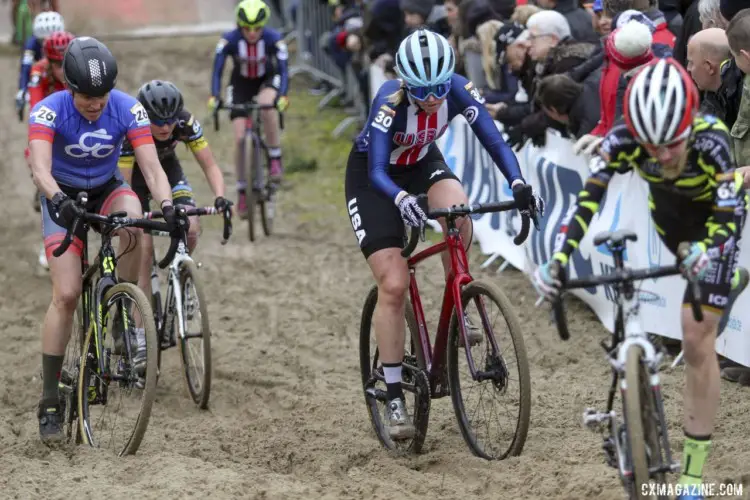 Katja Freeburn rode the sand. 2019 World Cup Koksijde. © B. Hazen / Cyclocross Magazine