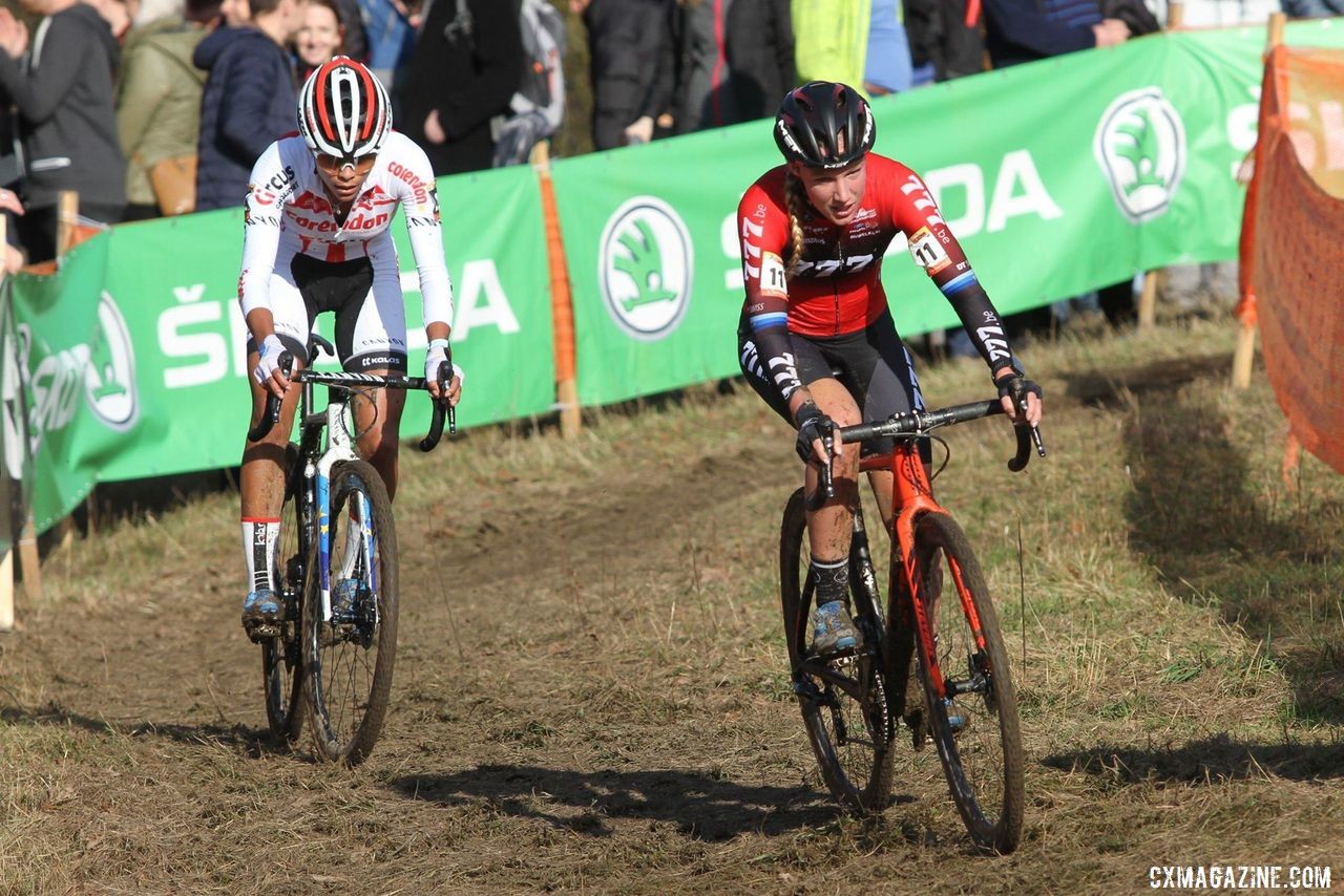 Saturday's race came down to Annemarie Worst and Ceylin Alvarado. 2019 World Cup Tabor. © B. Hazen / Cyclocross Magazine