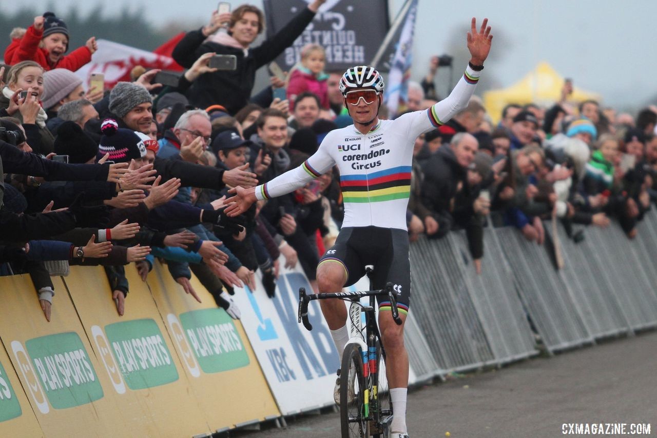 Mathieu van der Poel rode a hot start to a win at World Cup Koksijde. 2019 World Cup Koksijde. © B. Hazen / Cyclocross Magazine