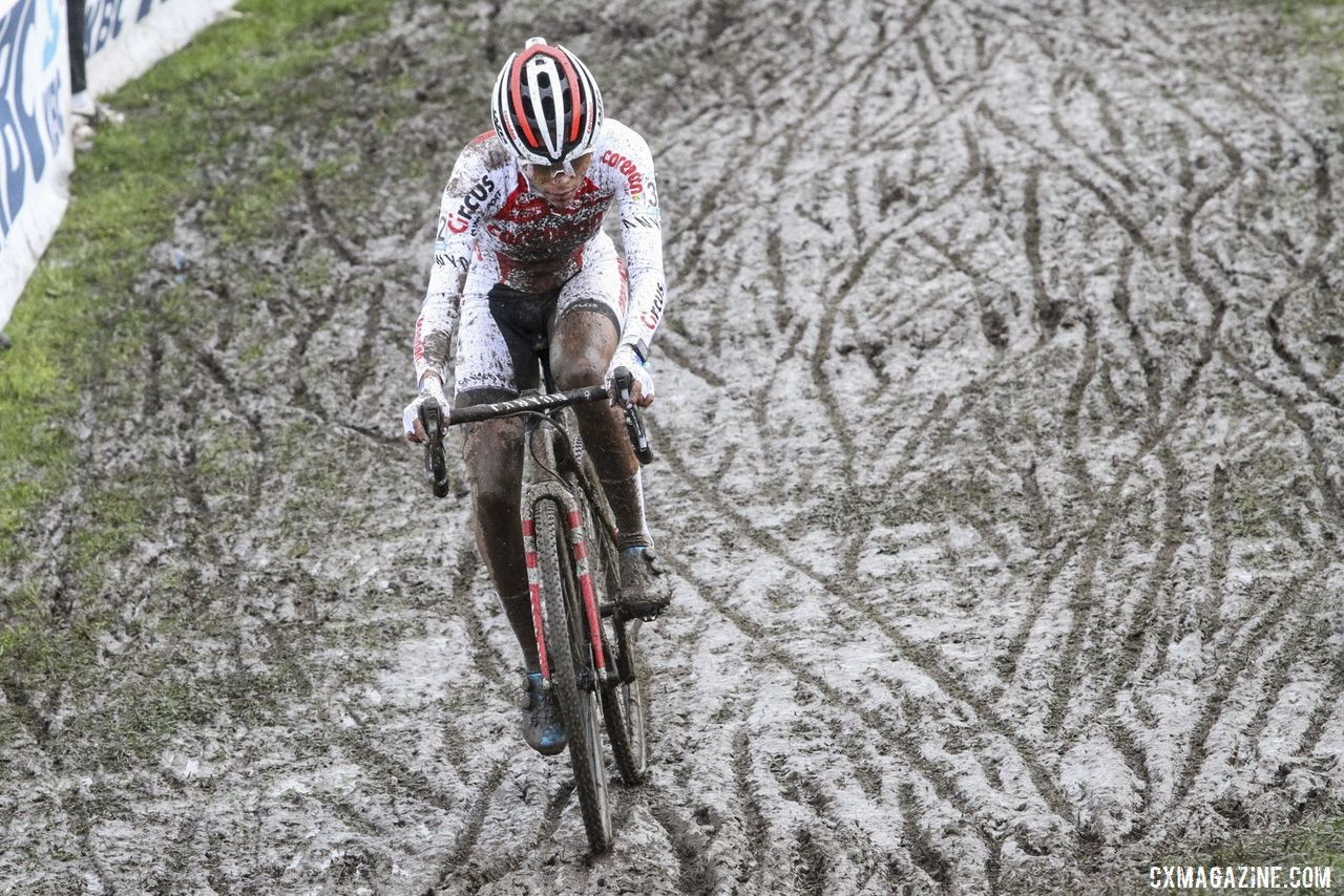 Ceylin Alvarado went solo in the beginning of the race. 2019 Superprestige Ruddervoorde. © B. Hazen / Cyclocross Magazine