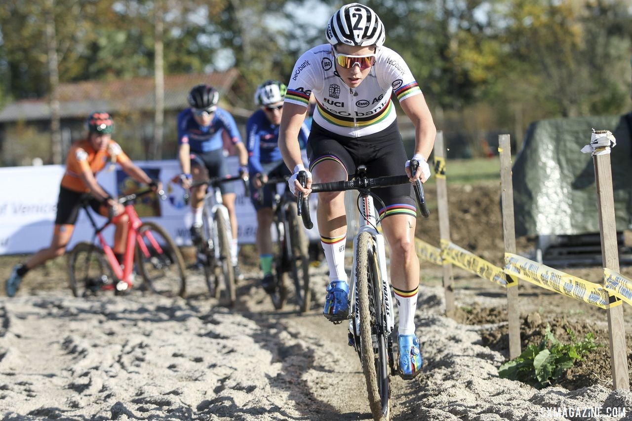 Sanne Cant races through one of the sand sections. 2019 European Cyclocross Championships, Silvelle, Italy. © B. Hazen / Cyclocross Magazine