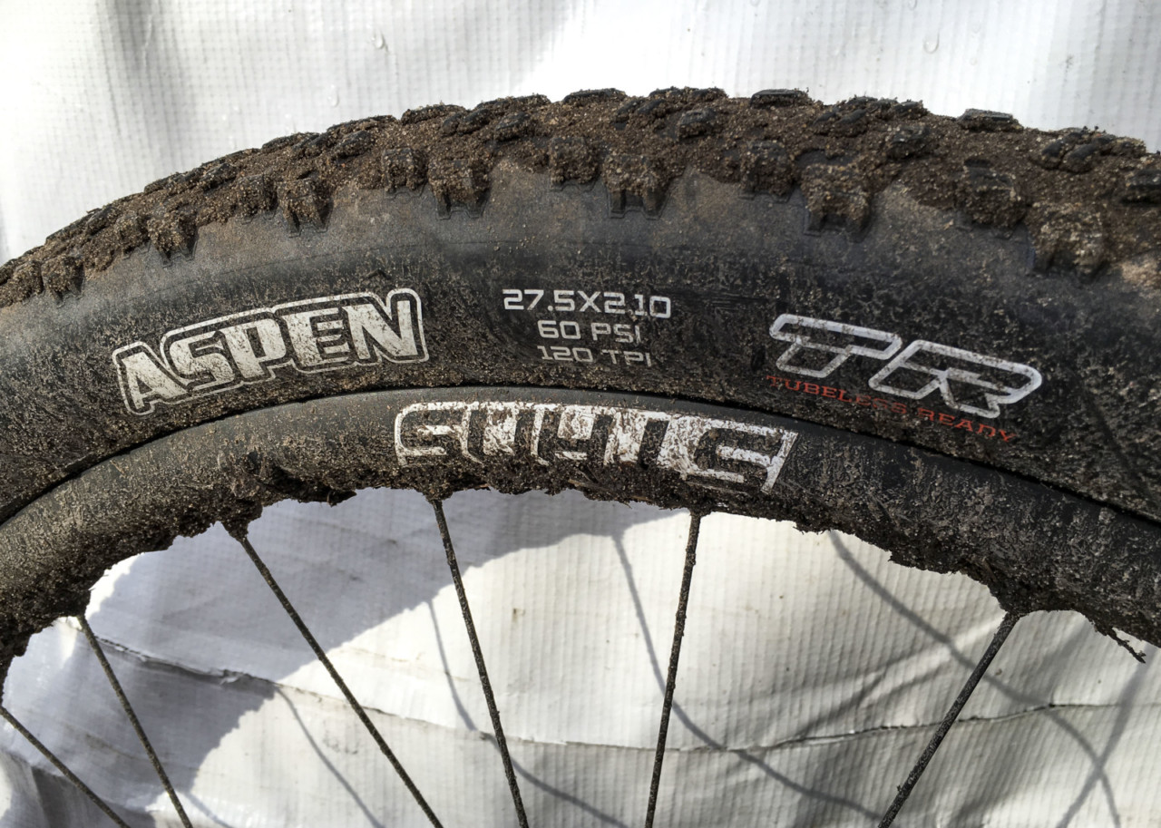 Geoff Kabush ran 27.5" x 2.1" mountain bike tires at Iceman in 2019. © B. Grant / Cyclocross Magazine