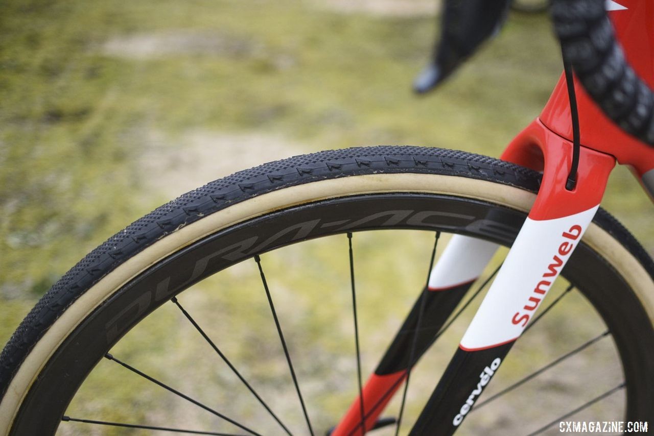 Nieuwenhuis runs the Shimano Dura-Ace C40 carbon tubulars, and he opted for Dugast Pipisquallo file treads for the sands of Koksijde. Joris Nieuwenhuis' Cervélo Áspero Cyclocross Bike. © L. Haumesser / Cyclocross Magazine