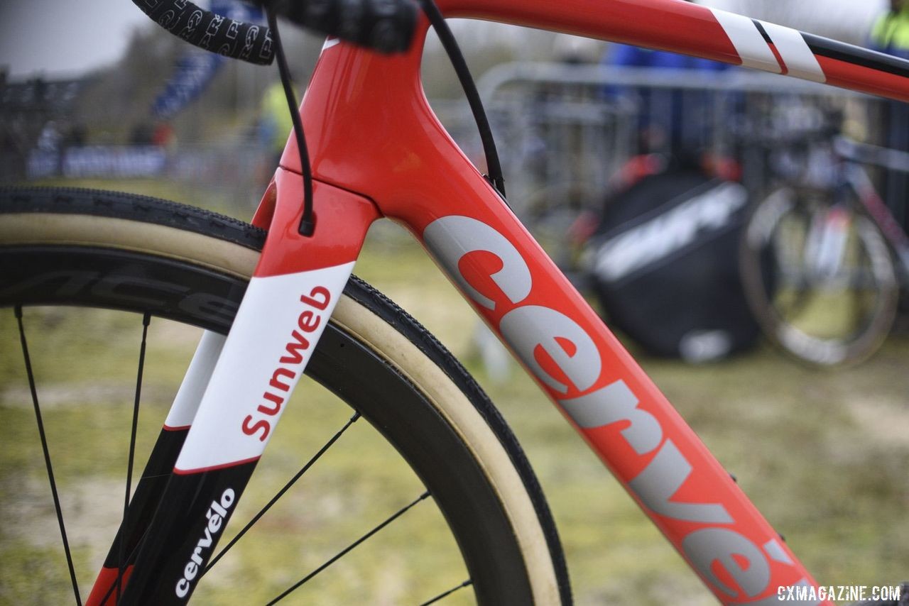 Like many modern carbon bikes, the Áspero has internal routing through the fork and down tube. Joris Nieuwenhuis' Cervélo Áspero Cyclocross Bike. © L. Haumesser / Cyclocross Magazine