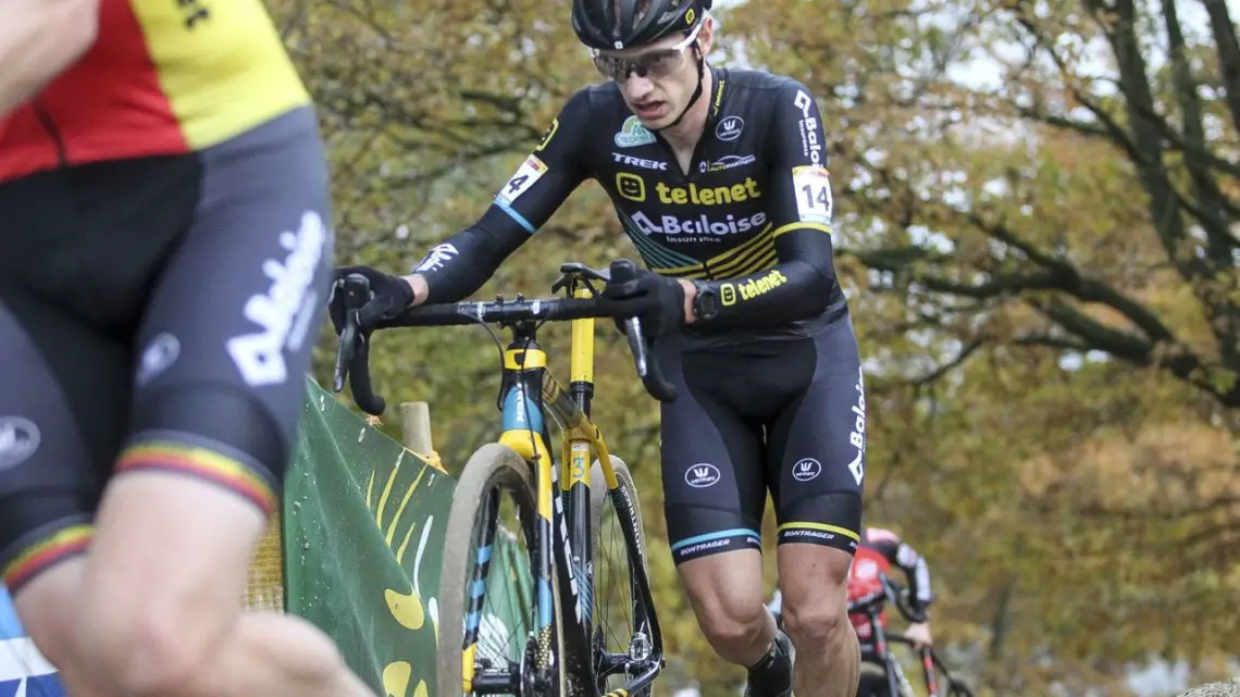 Quinten Hermans dashed to a top 5 finish. 2019 World Cup Koksijde. © B. Hazen / Cyclocross Magazine