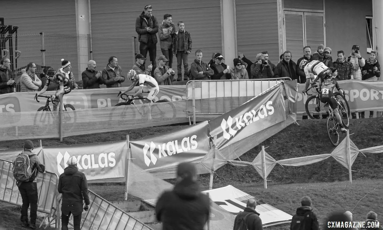 The reduced group of four leaders goes through the series of ups and downs. 2019 World Cup Tabor, Czech Republic. © B. Hazen / Cyclocross Magazine