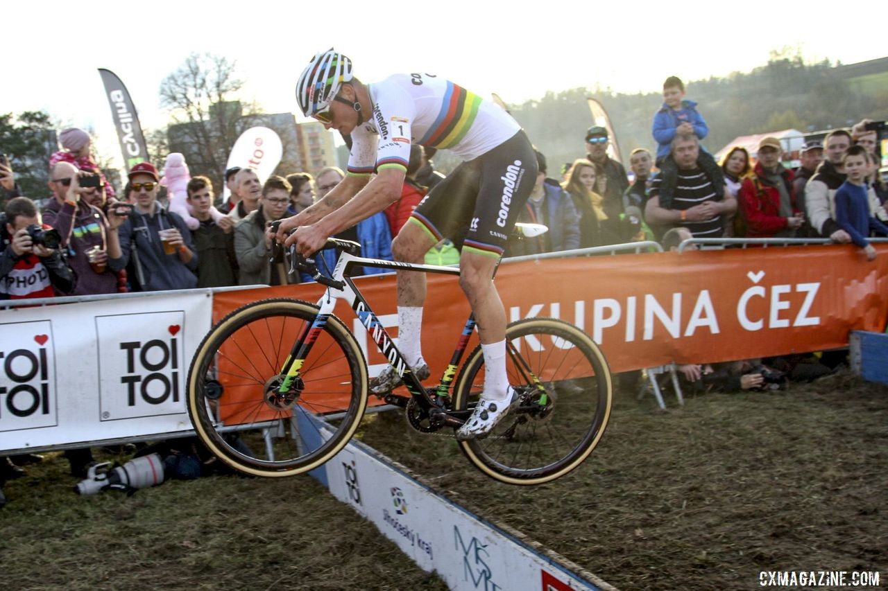 Mathieu van der Poel hopped the uphill barriers. 2019 World Cup Tabor, Czech Republic. © B. Hazen / Cyclocross Magazine