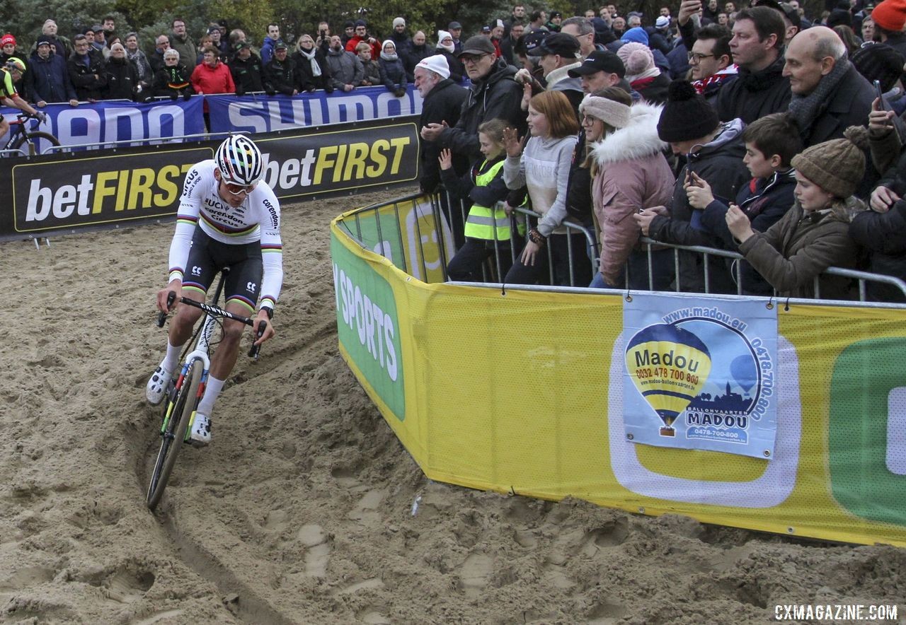 Mathieu van der Poel had the sandy ruts of Koksijde dialed in. 2019 World Cup Koksijde. © B. Hazen / Cyclocross Magazine