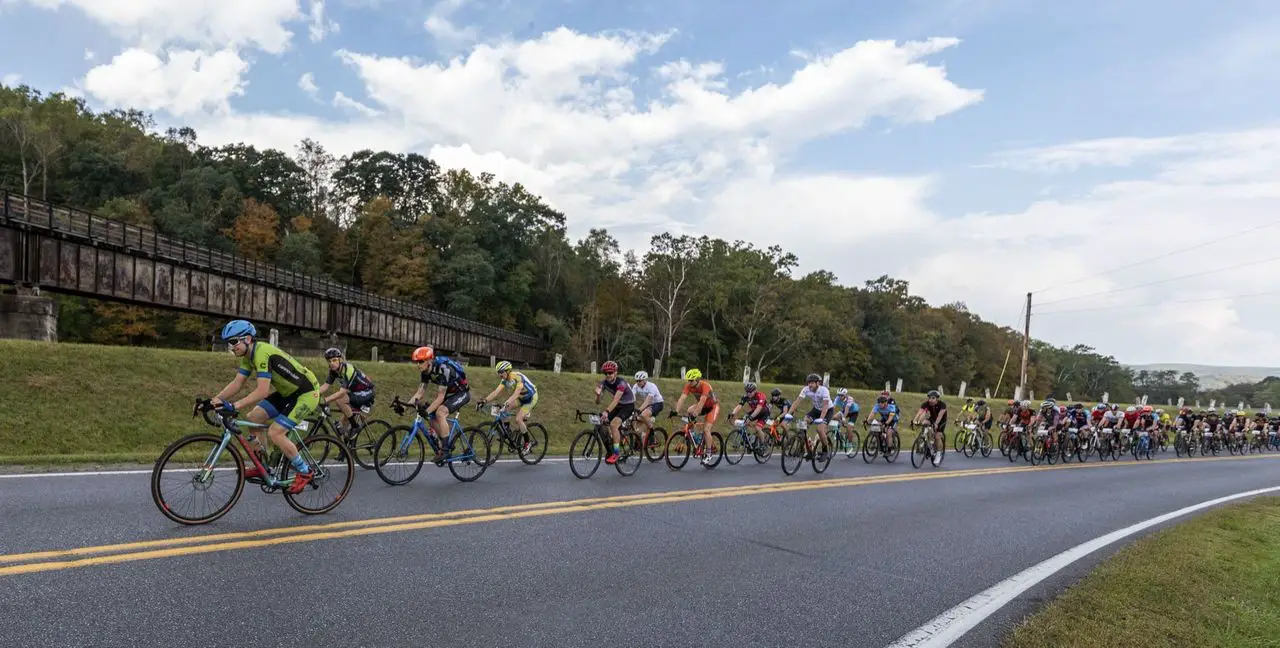 Ridrs roll toward the first climb while on pavement. photo: The Quick & The Dead GG