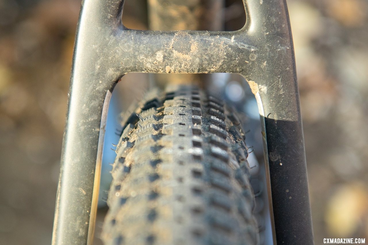 Mud clearance or tire clearance? The Viathon's G.1 carbon gravel frame and fork have both. A 50mm (47mm measured) Soma Cazadero gravel tire has some room to spare. © A. Yee / Cyclocross Magazine