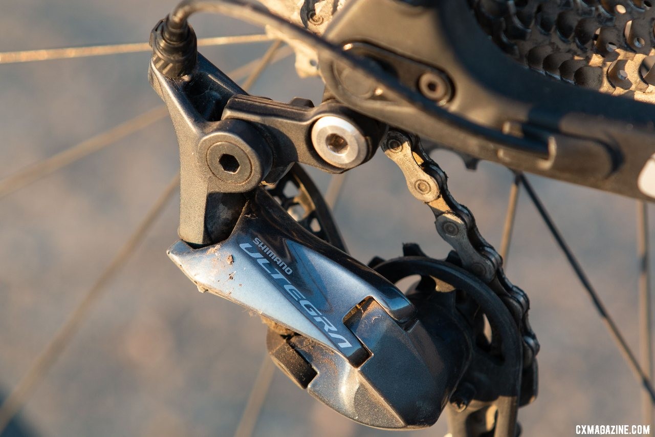 We'd replace the Ultegra Shadow rear derailleur for a clutch-based RX800 or GRX rear derailleur. Viathon's G.1 carbon gravel bike review. © A. Yee / Cyclocross Magazine