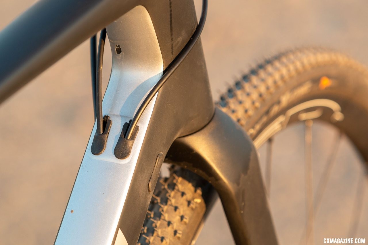 Viathon's G.1 carbon gravel bike routes everything internally. © A. Yee / Cyclocross Magazine