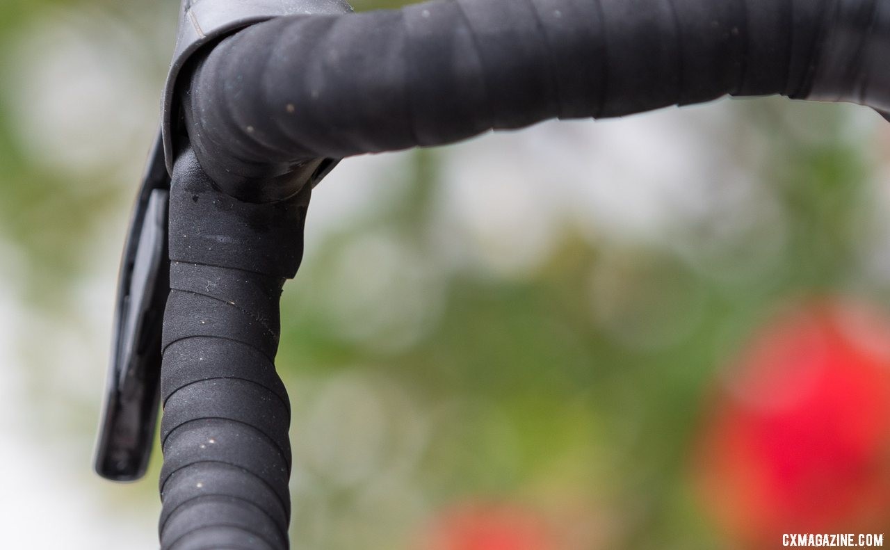 The Wave carbon handlebar from Coefficient Cycling. © A. Yee / Cyclocross Magazine