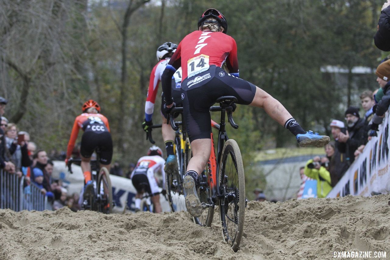 Annemarie Worst was tailgunning the lead group and went on to finish fifth. 2019 World Cup Koksijde. © B. Hazen / Cyclocross Magazine