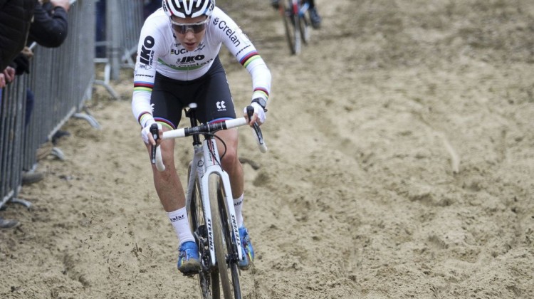 Sanne Cant helped lead the chase and finished seventh. 2019 World Cup Koksijde. © B. Hazen / Cyclocross Magazine