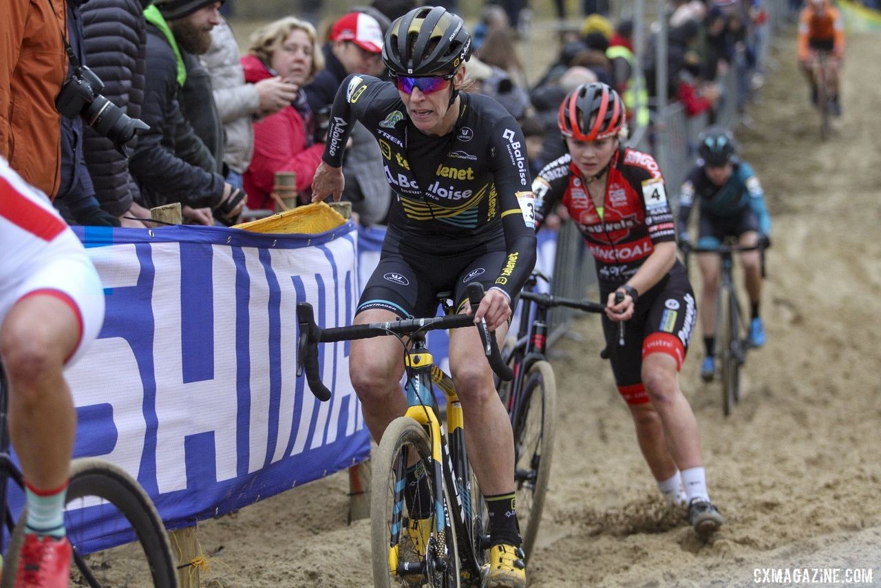 Koksijde vet Ellen Van Loy uses some crafty moves to keep moving forward. 2019 World Cup Koksijde. © B. Hazen / Cyclocross Magazine