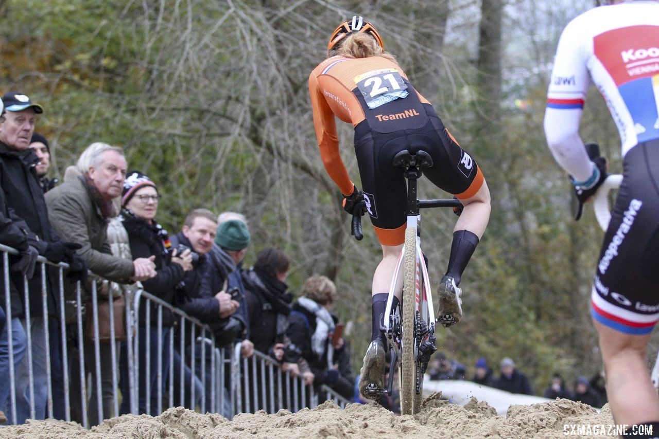 Puck Pieterse uses some Dutch to navigate the sand. 2019 World Cup Koksijde. © B. Hazen / Cyclocross Magazine