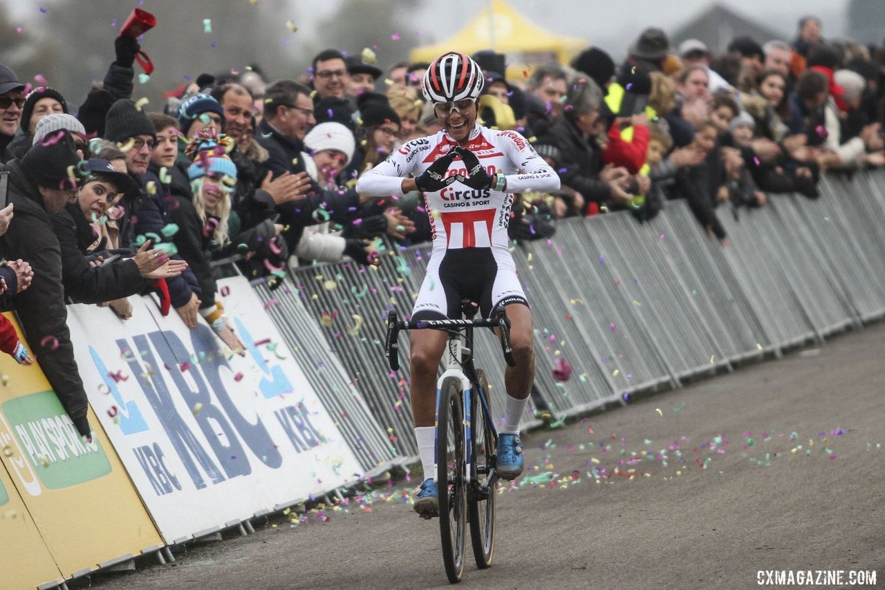 Ceylin Alvarado celebrates her first career Elite World Cup win. 2019 World Cup Koksijde. © B. Hazen / Cyclocross Magazine