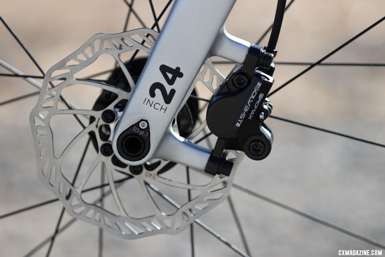 No flat mount here. Post mount hydraulic brakes handle speed control. Woom Off 5 24" bike review. © A. Yee / Cyclocross Magazine