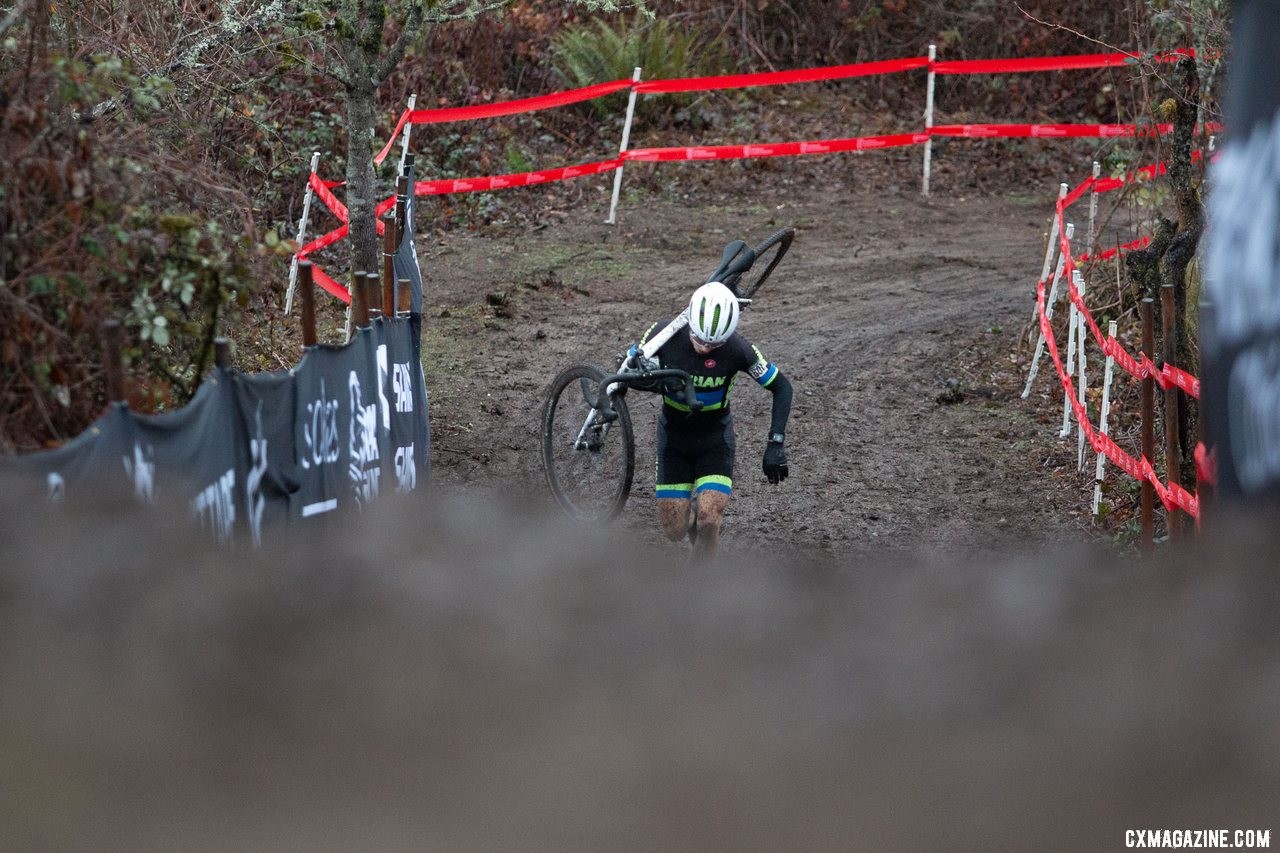 Caleb Swartz begins the first run up of his final lap. Collegiate Varsity Men. 2019 Cyclocross National Championships, Lakewood, WA. © A. Yee / Cyclocross Magazine