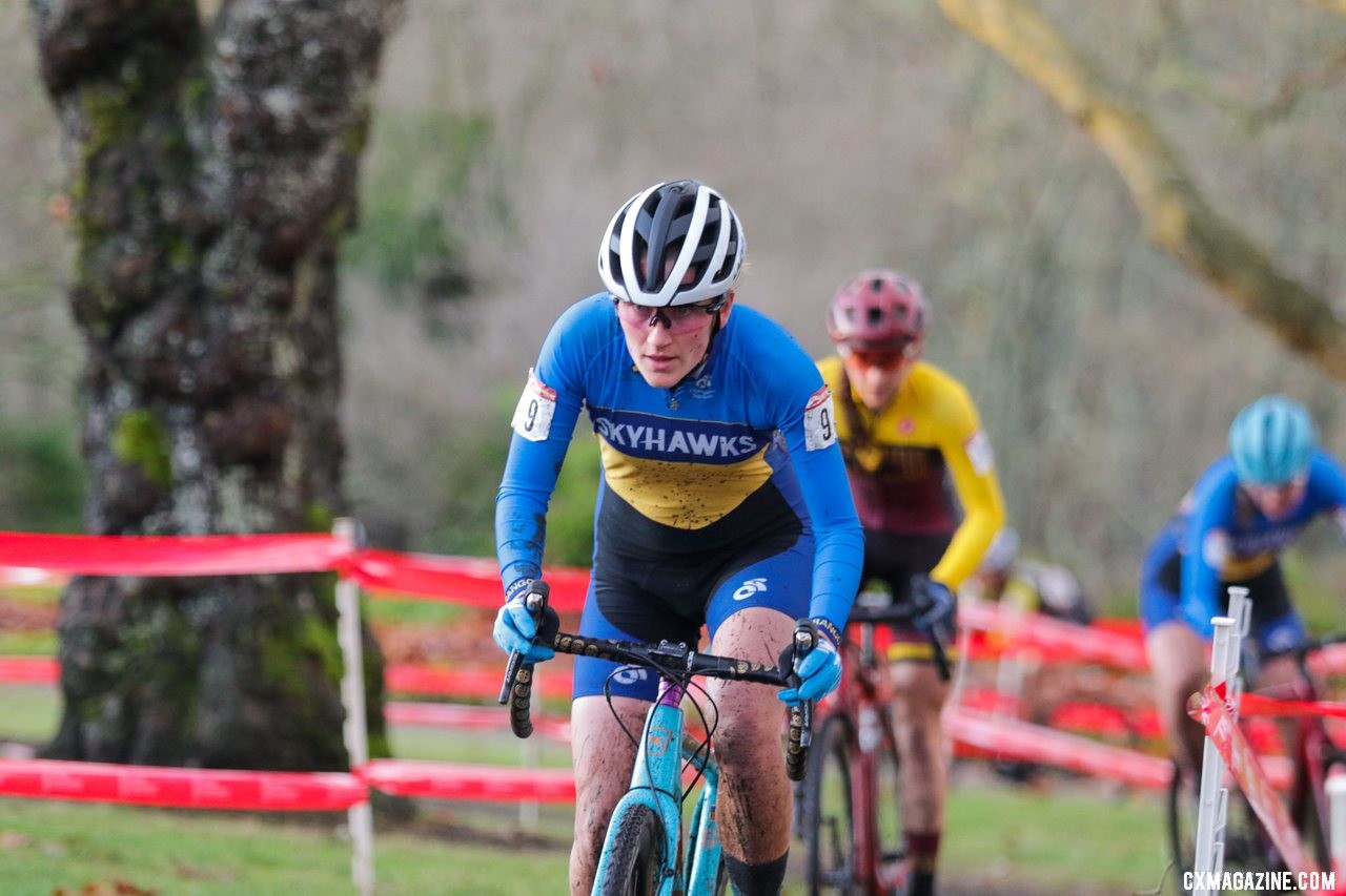 Sophie Russenberger leads a large group in pursuit of the leaders. Collegiate Varsity Women. 2019 Cyclocross National Championships, Lakewood, WA. © D. Mable / Cyclocross Magazine