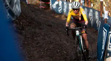 Katie Clouse slides through the morning mud as the sun breaks out for the first time during the week. Collegiate Varsity Women. 2019 Cyclocross National Championships, Lakewood, WA. © A. Yee / Cyclocross Magazine