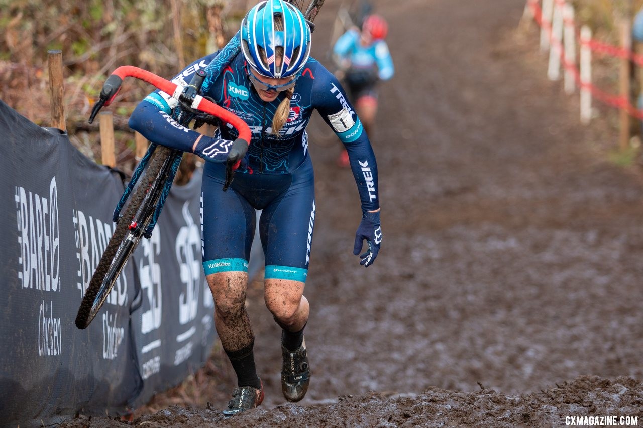 Katie Compton works to hold McFadden off in the last lap. Elite Women. 2019 Cyclocross National Championships, Lakewood, WA. © A. Yee / Cyclocross Magazine