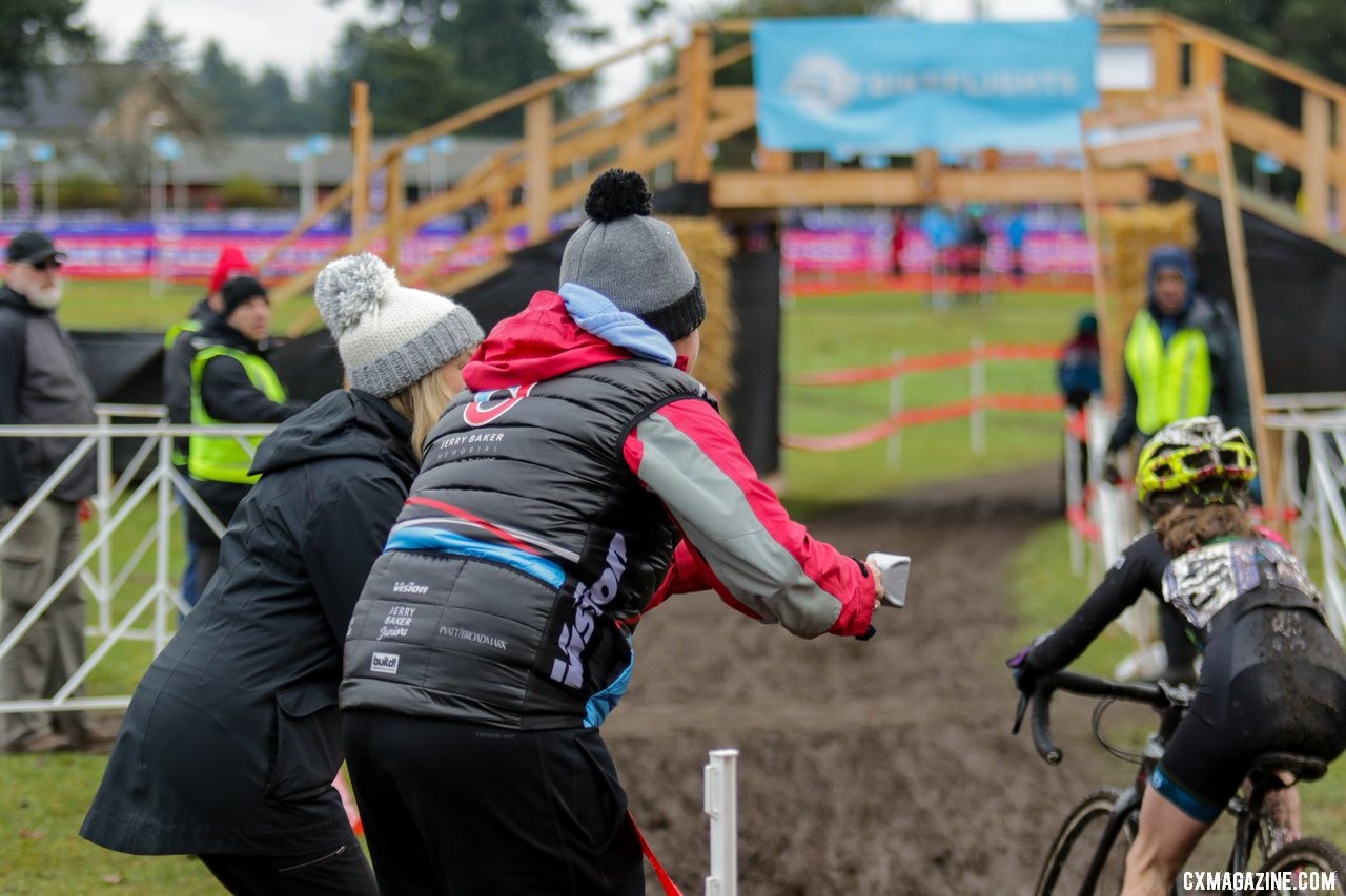 Junior riders bring passionate fans to the race. More cowbell, please. Junior Women 11-12. 2019 Cyclocross National Championships, Lakewood, WA. © D. Mable / Cyclocross Magazine