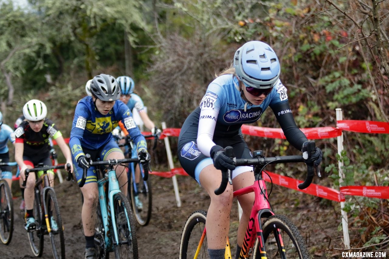 Mia Aseltine made them pay as she drives toward the first climb. Junior Women 15-16. 2019 Cyclocross National Championships, Lakewood, WA. © D. Mable / Cyclocross Magazine