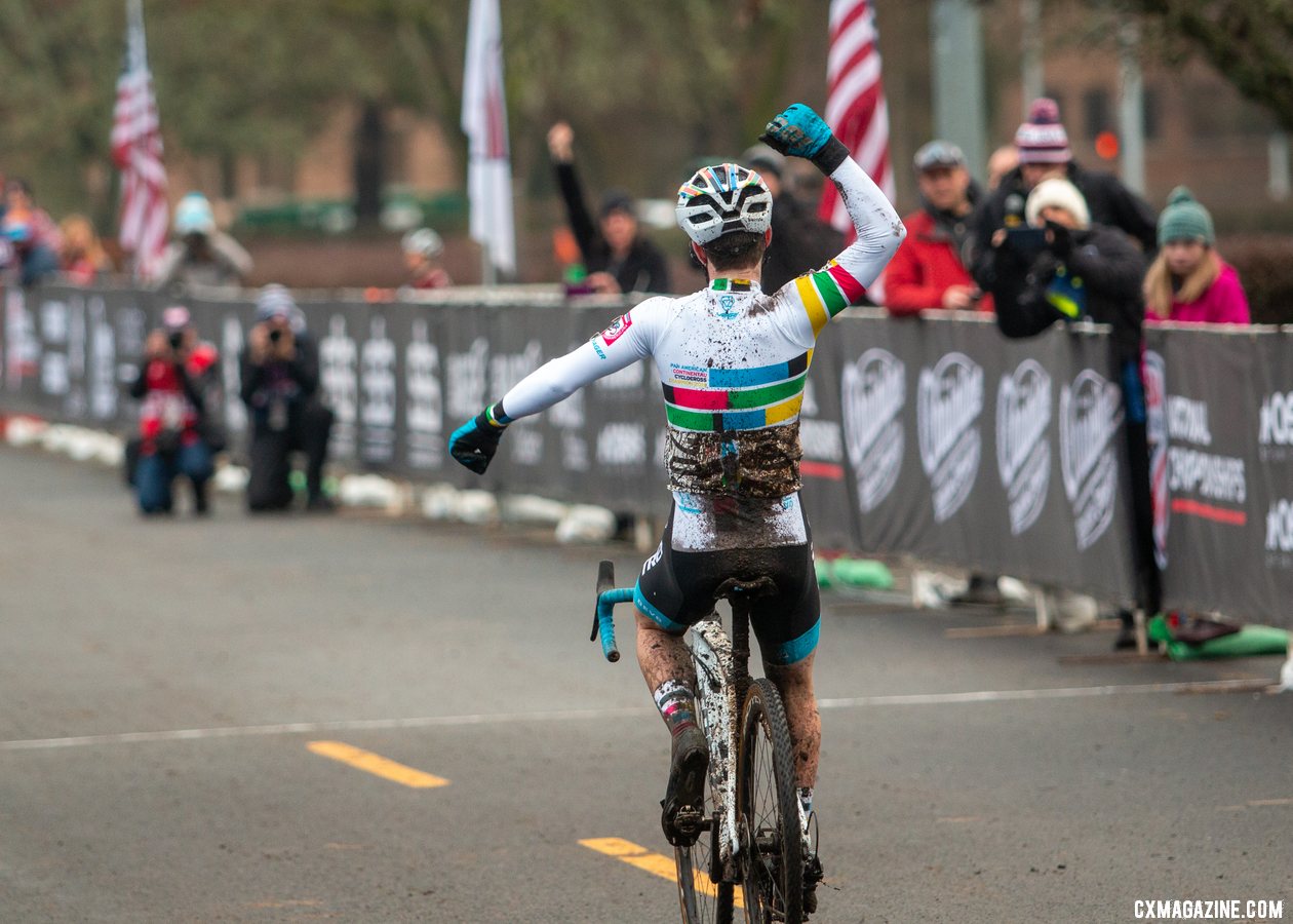 Andrew Strohmeyer celebrates his win. Junior 17-18 Men. 2019 Cyclocross National Championships, Lakewood, WA. © A. Yee / Cyclocross Magazine