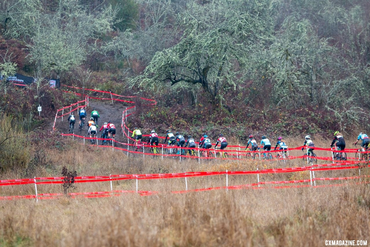 Riders head toward the first run-up. Junior 17-18 Women. 2019 Cyclocross National Championships, Lakewood, WA. © A. Yee / Cyclocross Magazine