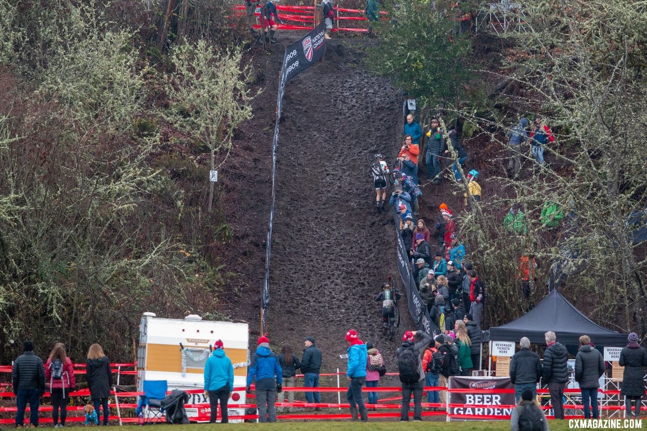 Madigan Munro leads Lizzy Gunsalus in the first lap. Junior 17-18 Women. 2019 Cyclocross National Championships, Lakewood, WA. © A. Yee / Cyclocross Magazine