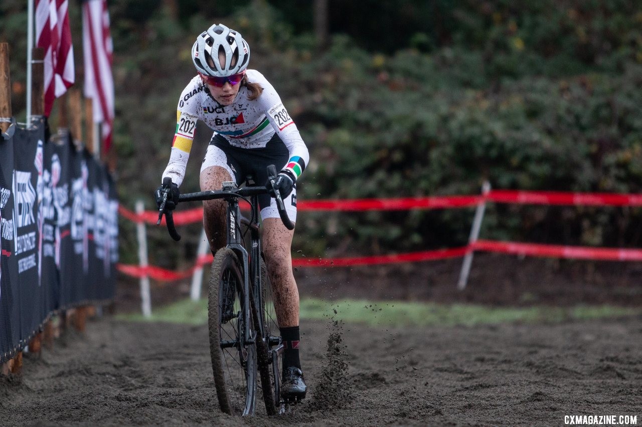 Madigan Munro had a strong ride to win the Junior National Championship. Junior 17-18 Women. 2019 Cyclocross National Championships, Lakewood, WA. © A. Yee / Cyclocross Magazine