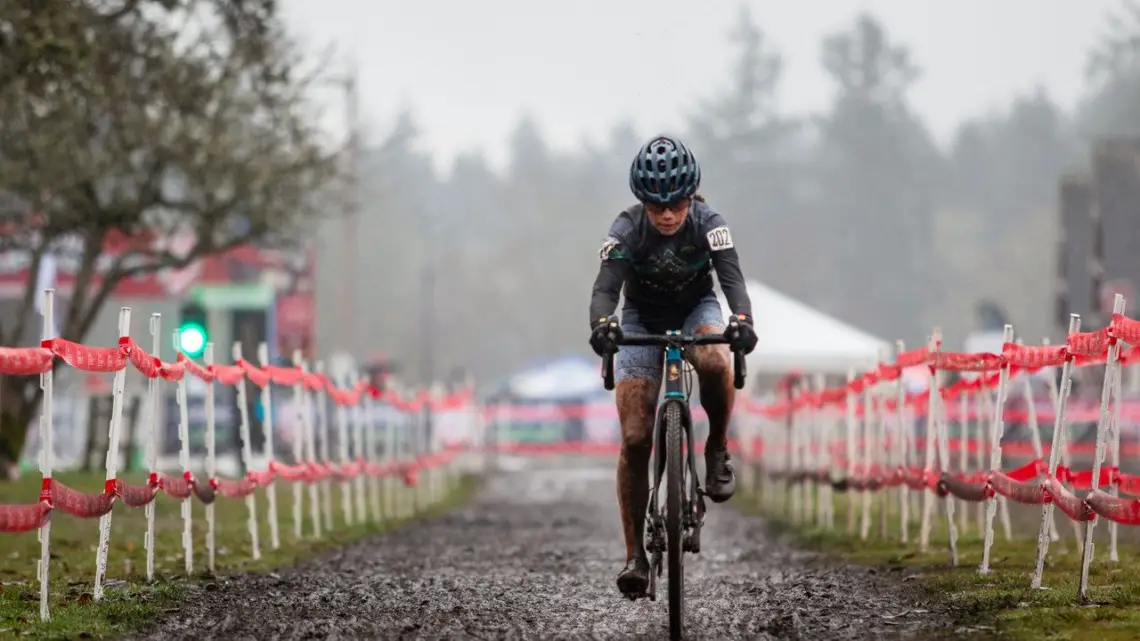 Vida Lopez De San Roman holds a commanding lead late in the race. Junior Women 13-14. 2019 Cyclocross National Championships, Lakewood, WA. © A. Yee / Cyclocross Magazine