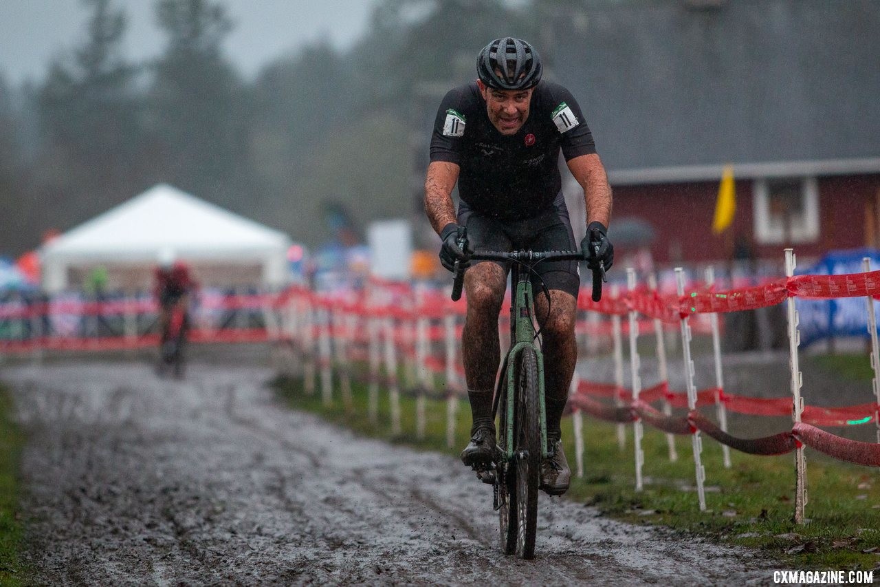 Robinson holds off Tubbs on the last lap for second. Masters Men 45-49. 2019 Cyclocross National Championships, Lakewood, WA. © A. Yee / Cyclocross Magazine