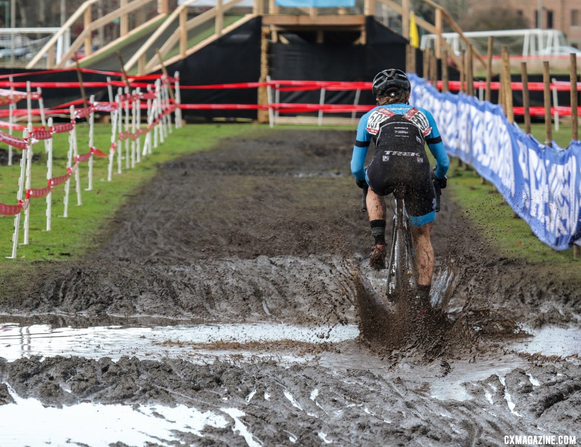 Tricia Fleischer makes a splash in Lakewood. Masters Women 40-44. 2019 Cyclocross National Championships, Lakewood, WA. © D. Mable / Cyclocross Magazine