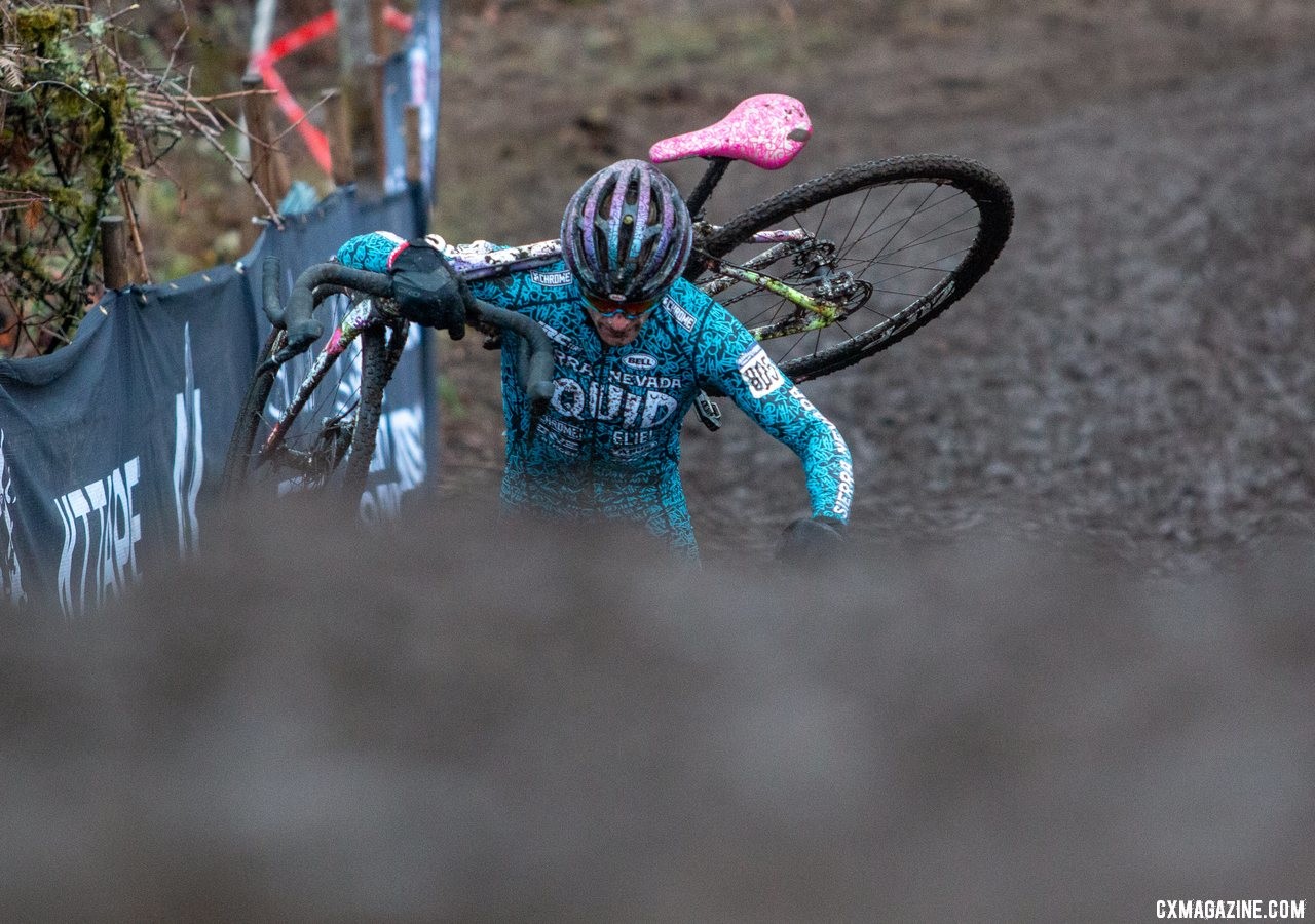 Anthony Clark charges forward from his 13th-row starting spot. Singlespeed Men. 2019 Cyclocross National Championships, Lakewood, WA. © A. Yee / Cyclocross Magazine