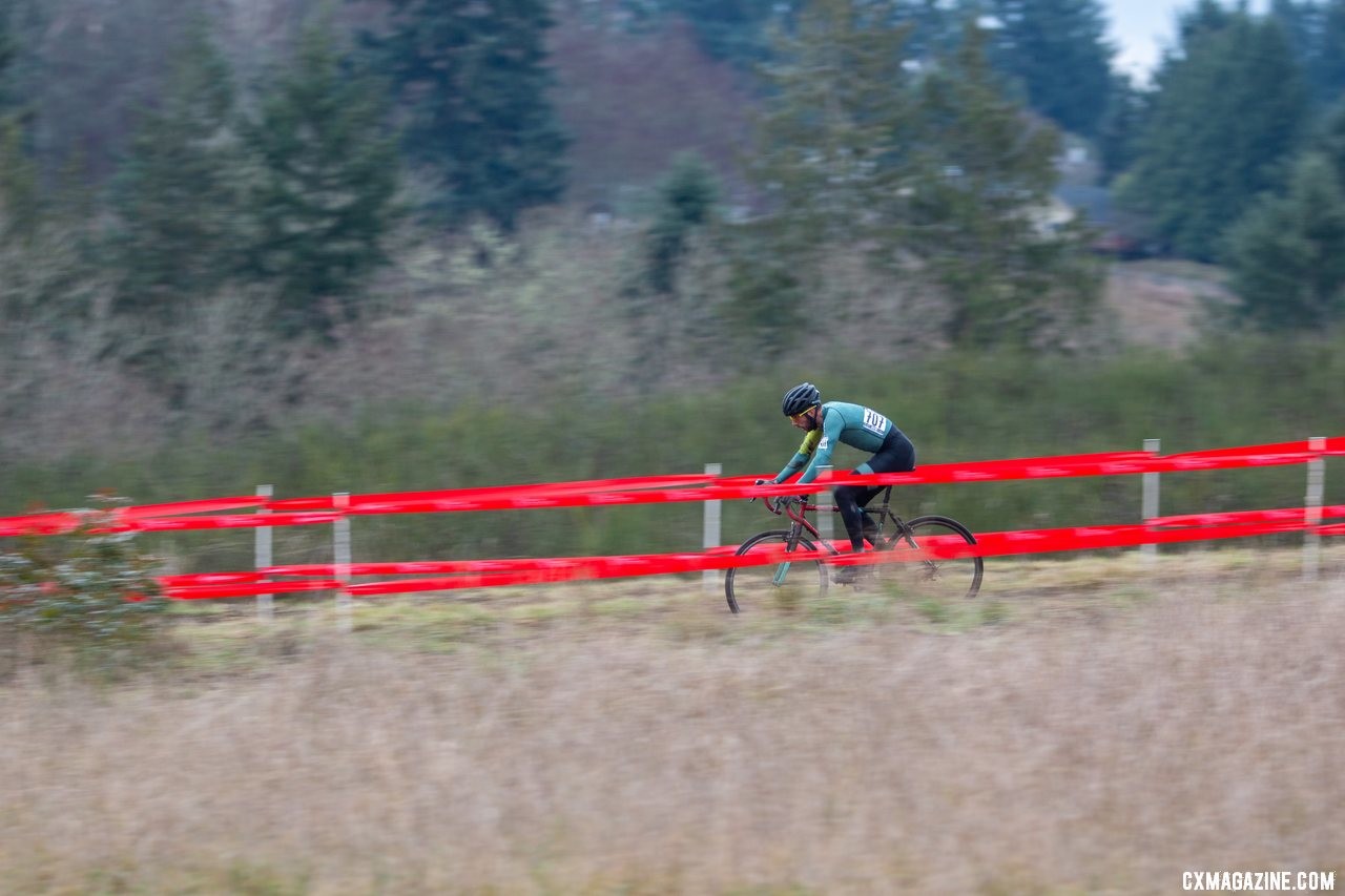 Ben Frederick streaks through the orchard. Singlespeed Men. 2019 Cyclocross National Championships, Lakewood, WA. © A. Yee / Cyclocross Magazine