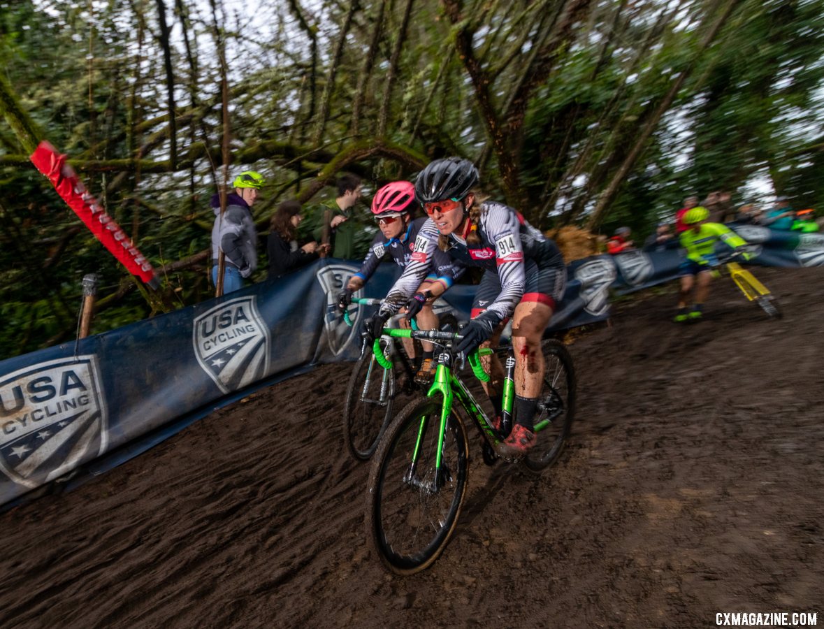 Kristal Boni descends in traffic. Singlespeed Women. 2019 Cyclocross National Championships, Lakewood, WA. © A. Yee / Cyclocross Magazine