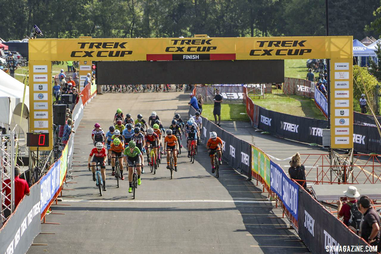 The Helen100 series kicked off at the Trek CX Cup in September. 2019 Helen100 Junior Women's Race, Trek CX Cup. © Z. Schuster / Cyclocross Magazine