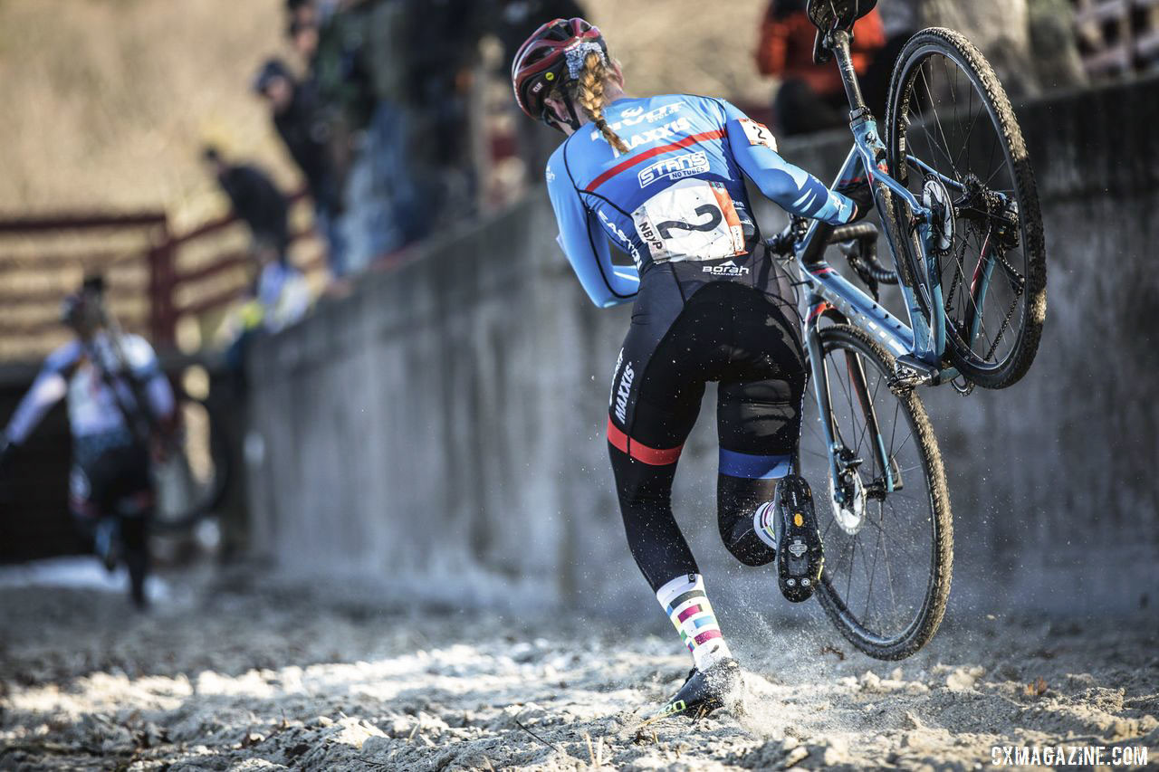 Ruby West dashes through the sand in pursuit of Rebecca Fahringer. 2019 NBX Gran Prix of Cross Day 1. © Angelica Dixon