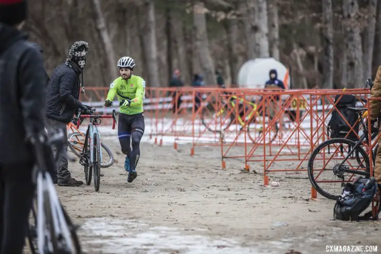Andy Scott hits the pits for a new bike. 2019 NBX Gran Prix of Cross Day 2. © Angelica Dixon