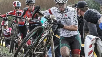 Kaitie Keough runs one of the slick off-camber sections. 2019 Superprestige Ruddervoorde. © B. Hazen / Cyclocross Magazine