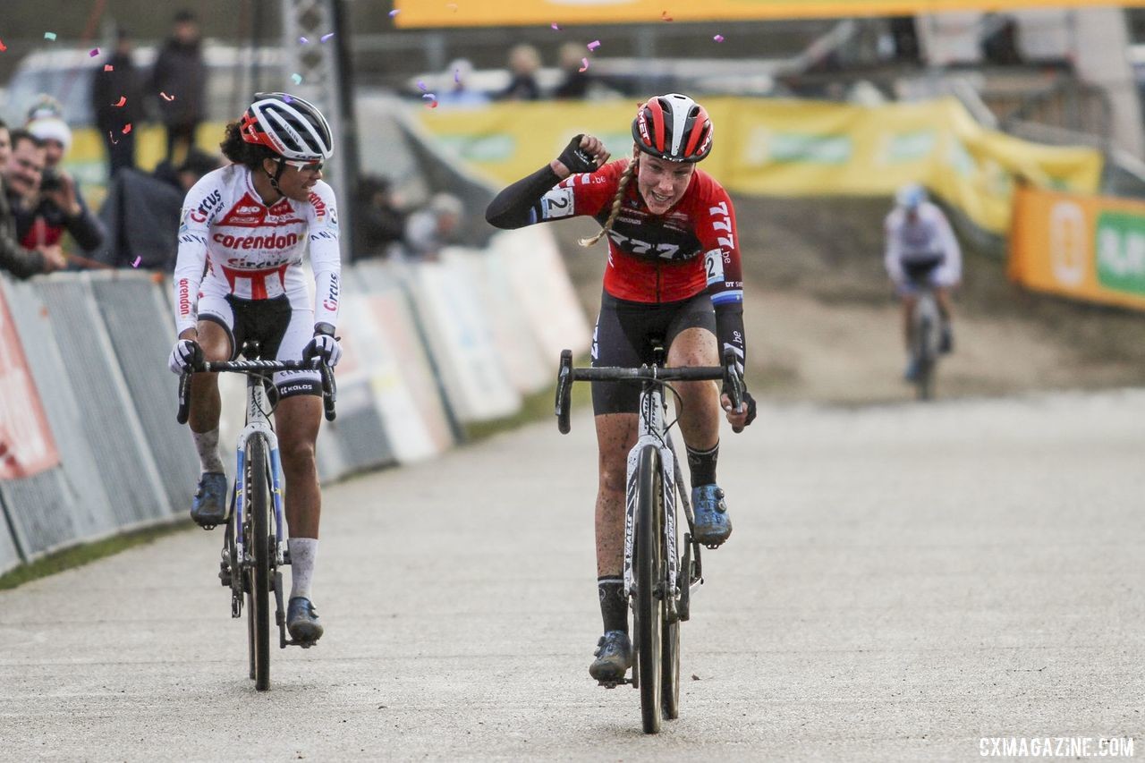 Annemarie Worst celebrates her narrow sprint win. 2019 Superprestige Zonhoven. © B. Hazen / Cyclocross Magazine