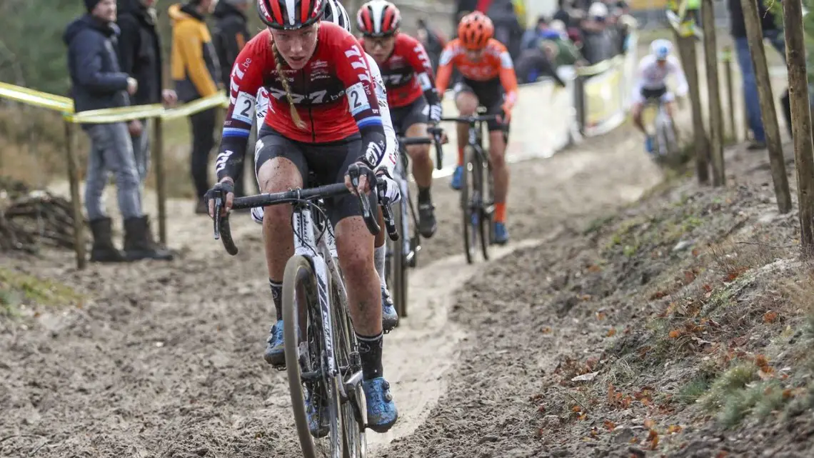 Annemarie Worst leads the group of four Dutch women who broke off the front. 2019 Superprestige Zonhoven. © B. Hazen / Cyclocross Magazine